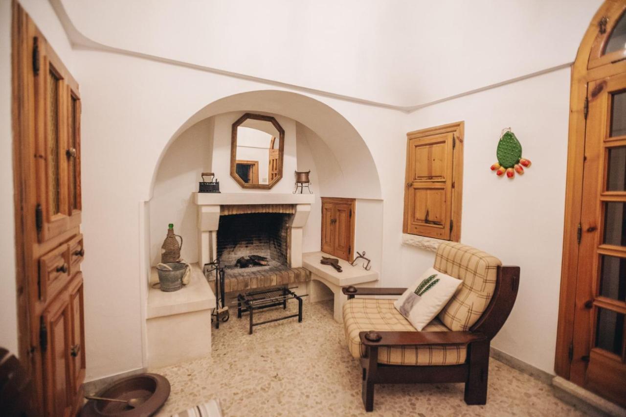 Trulli Pinnacoli โลโกโรตอนโด ภายนอก รูปภาพ