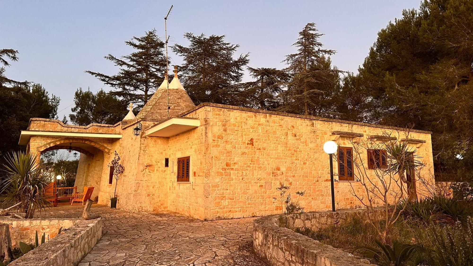 Trulli Pinnacoli โลโกโรตอนโด ภายนอก รูปภาพ