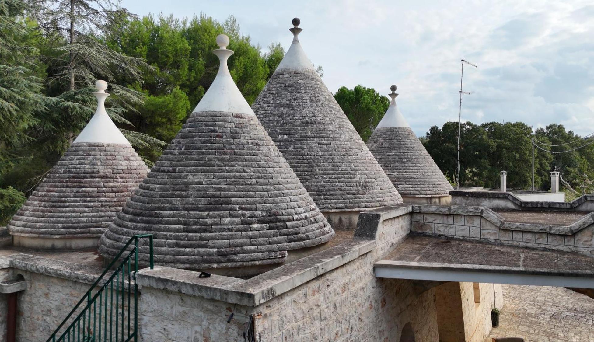 Trulli Pinnacoli โลโกโรตอนโด ภายนอก รูปภาพ